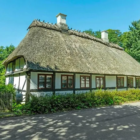 度假居 A Thatched Half-timbered House From 1785 Tranekær