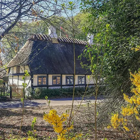 בית נופש A Thatched Half-timbered House From 1785