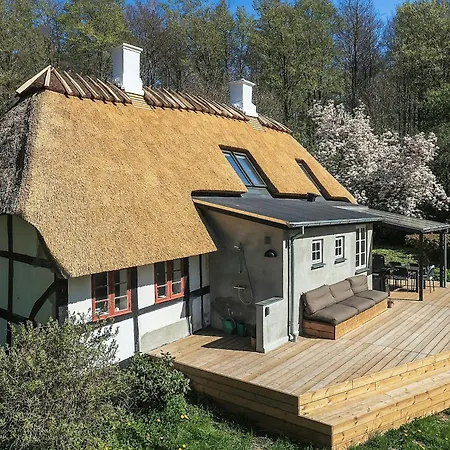 度假居 A Thatched Half-timbered House From 1785 Tranekær